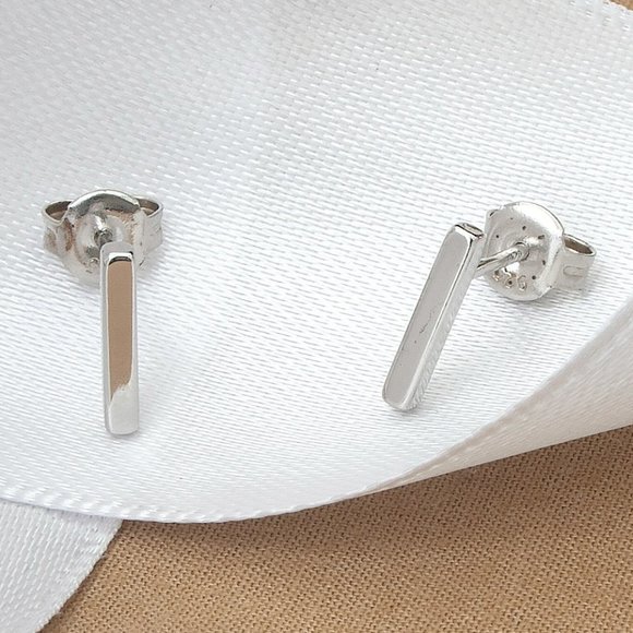 NEW - 925 Silver Stud Earrings, Everyday Dainty Bar Studs, Stamped 925 - Picture 1 of 5